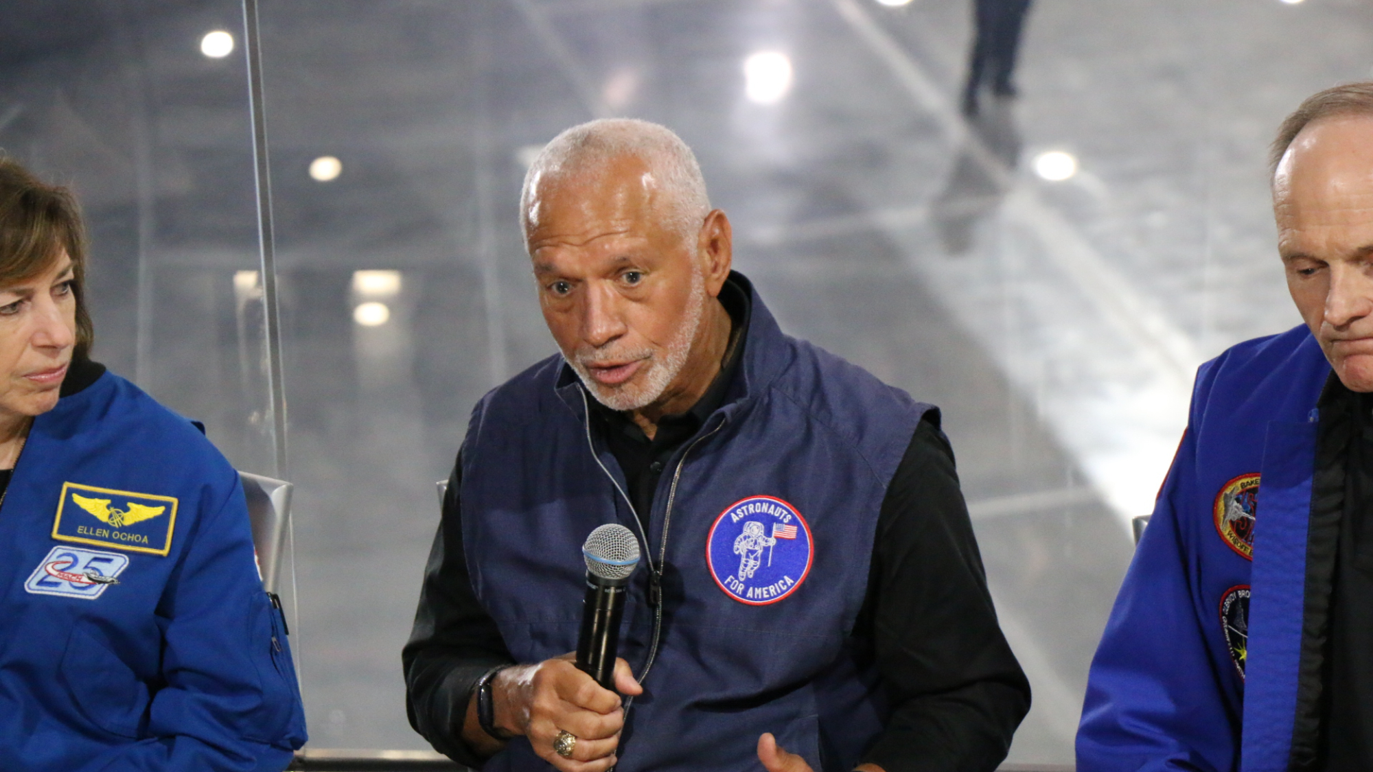 Astronot NASA Mengajak Muda-Mudi untuk Memilih: "Satu Langkah Kecil untuk Anda, dan Satu Lompatan Raksasa untuk Negara Kita"