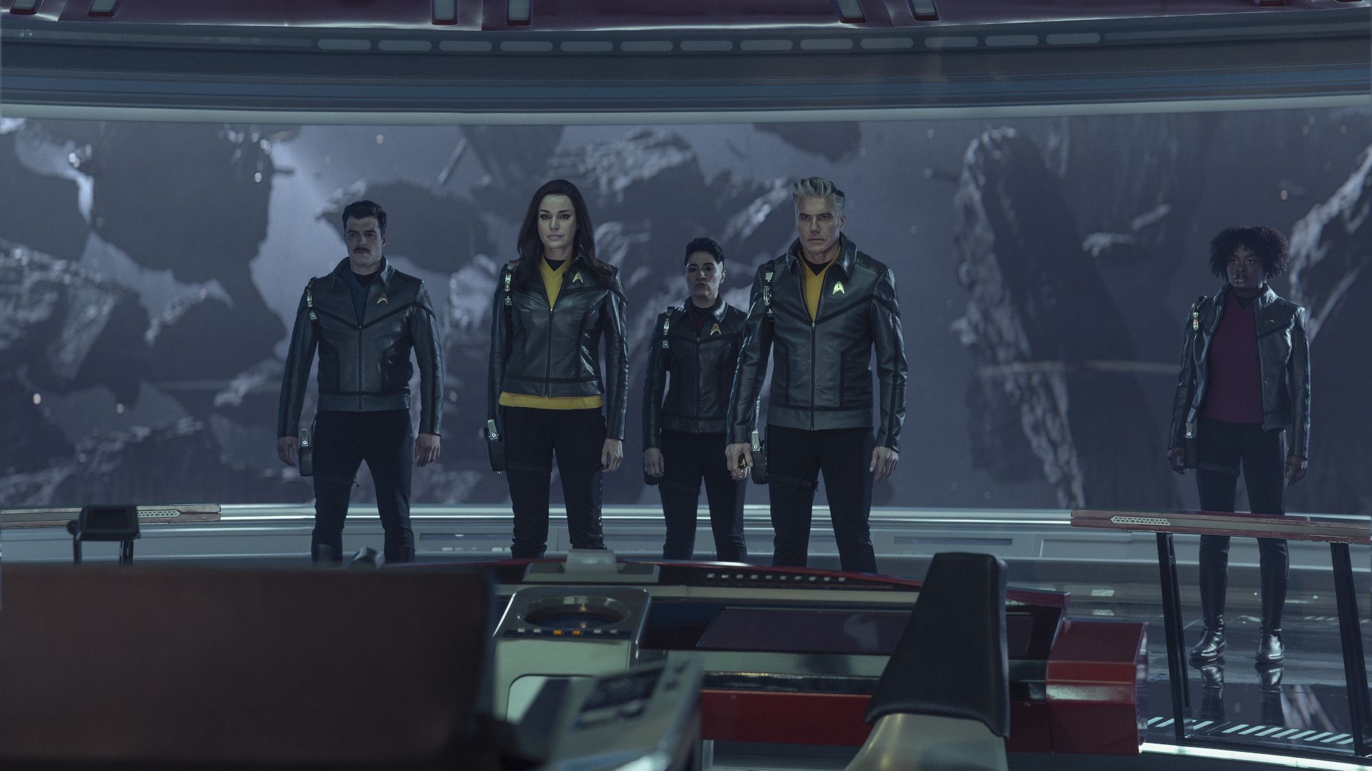 Petualangan Luar Angkasa yang Tak Terduga: Wawancara dengan Pembuat "Star Trek: Strange New Worlds" tentang Dinosaurus dan Horor Lovecraftian di Musim 4