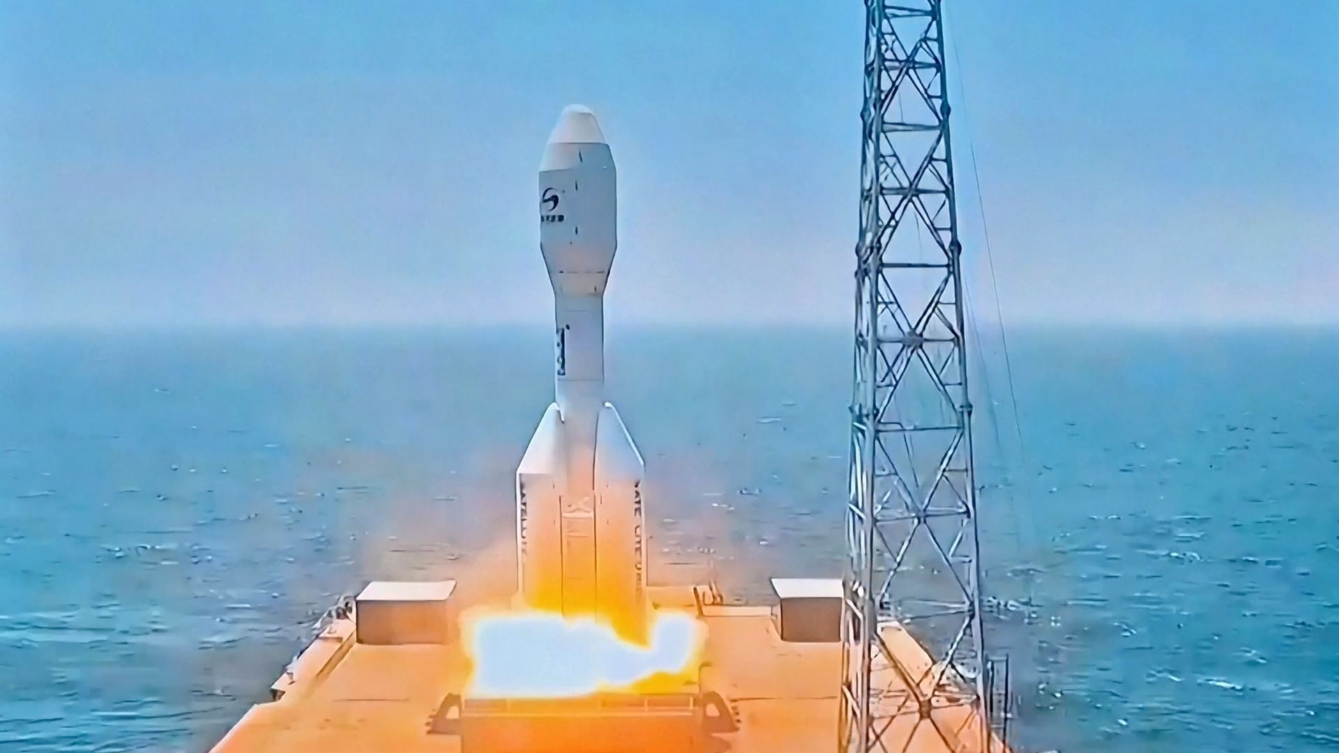 Roket Gravity-1 China Pecahkan Rekor dengan Meluncurkan 9 Satelit dari Kapal di Laut